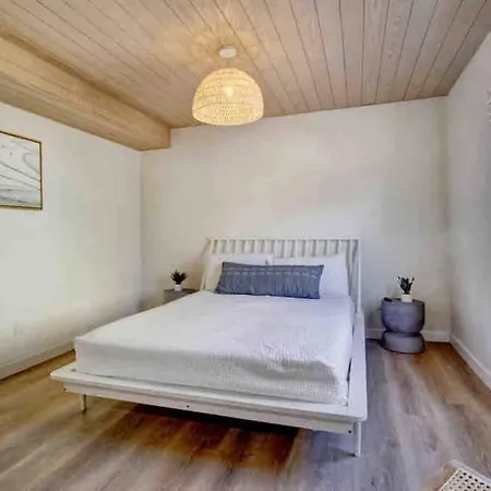 Surfers Den Villa